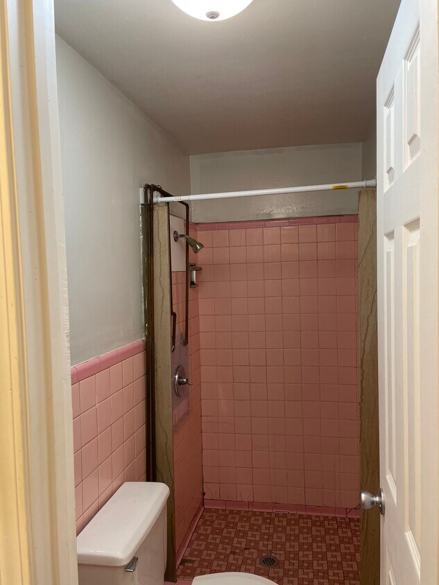 Bathroom - 5918 Clinton Hwy