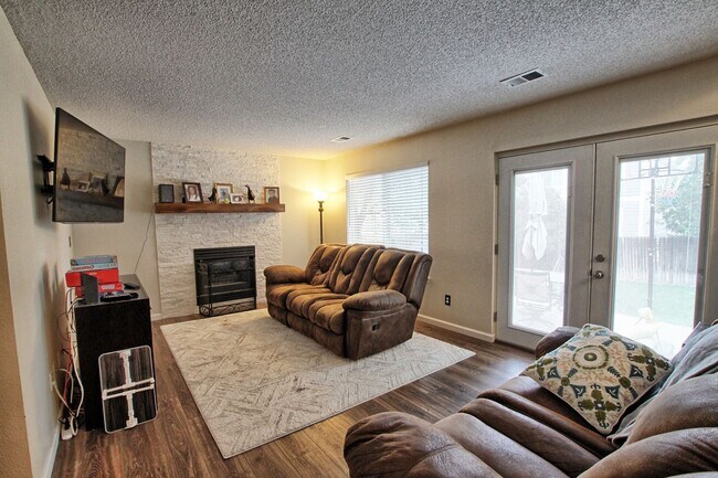 Foto del edificio - 4 bed 3 bath home in Clarke Farms Parker