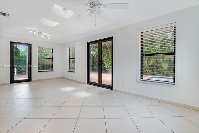 Foto del edificio - 8045 SW 62nd Ct