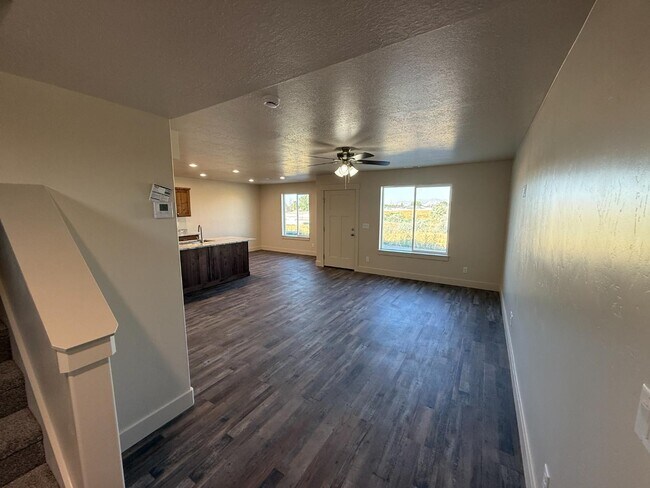 Building Photo - Eastside View Townhomes