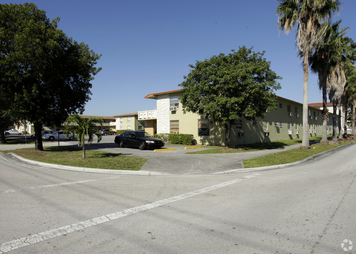 Foto del edificio - Lake Point Plaza Apartments