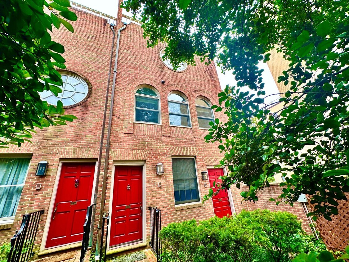 Primary Photo - One Bed/ One Bath with Garage Parking in D...
