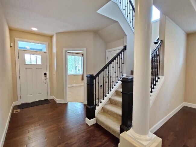 Foto del edificio - Beautiful Tumwater Home - 4 BD+DEN+BONUS RM
