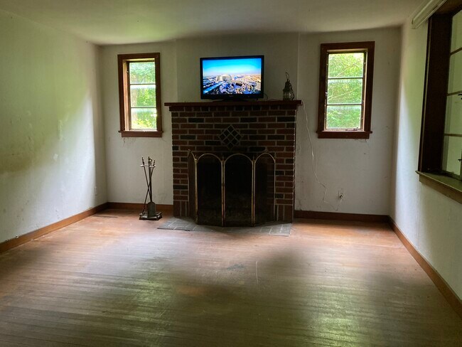 Building Photo - 452 Montauk Hwy