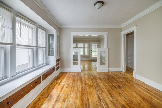 Foto del edificio - 12401 Parkhill Ave