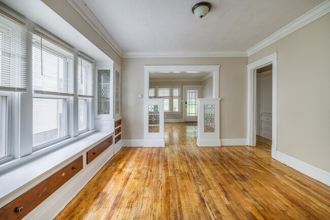 Building Photo - 12401 Parkhill Ave