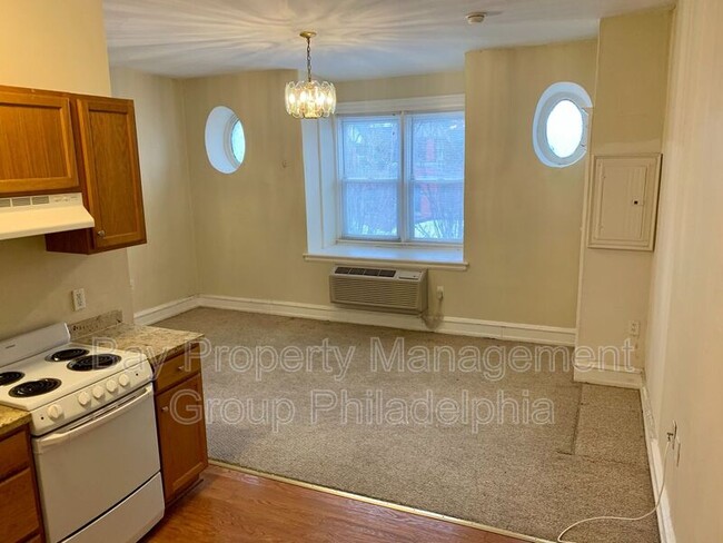 Building Photo - 4439 Chestnut St