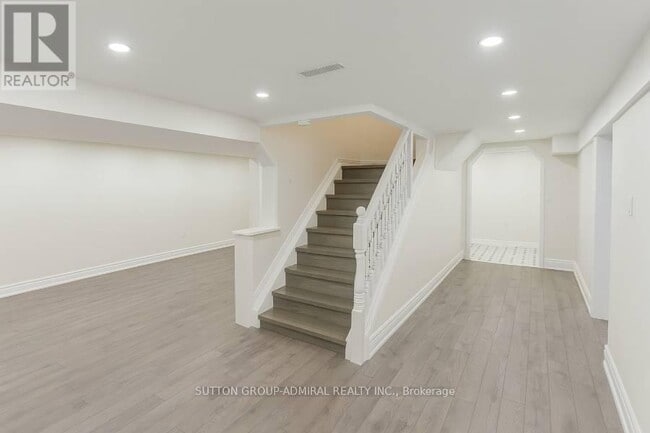 Photo du bâtiment - 7 Judith Ave