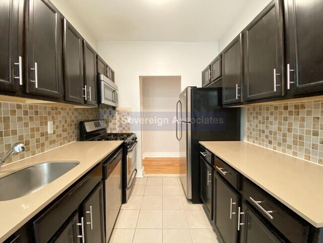 Foto del edificio - 213 Bennett Avenue