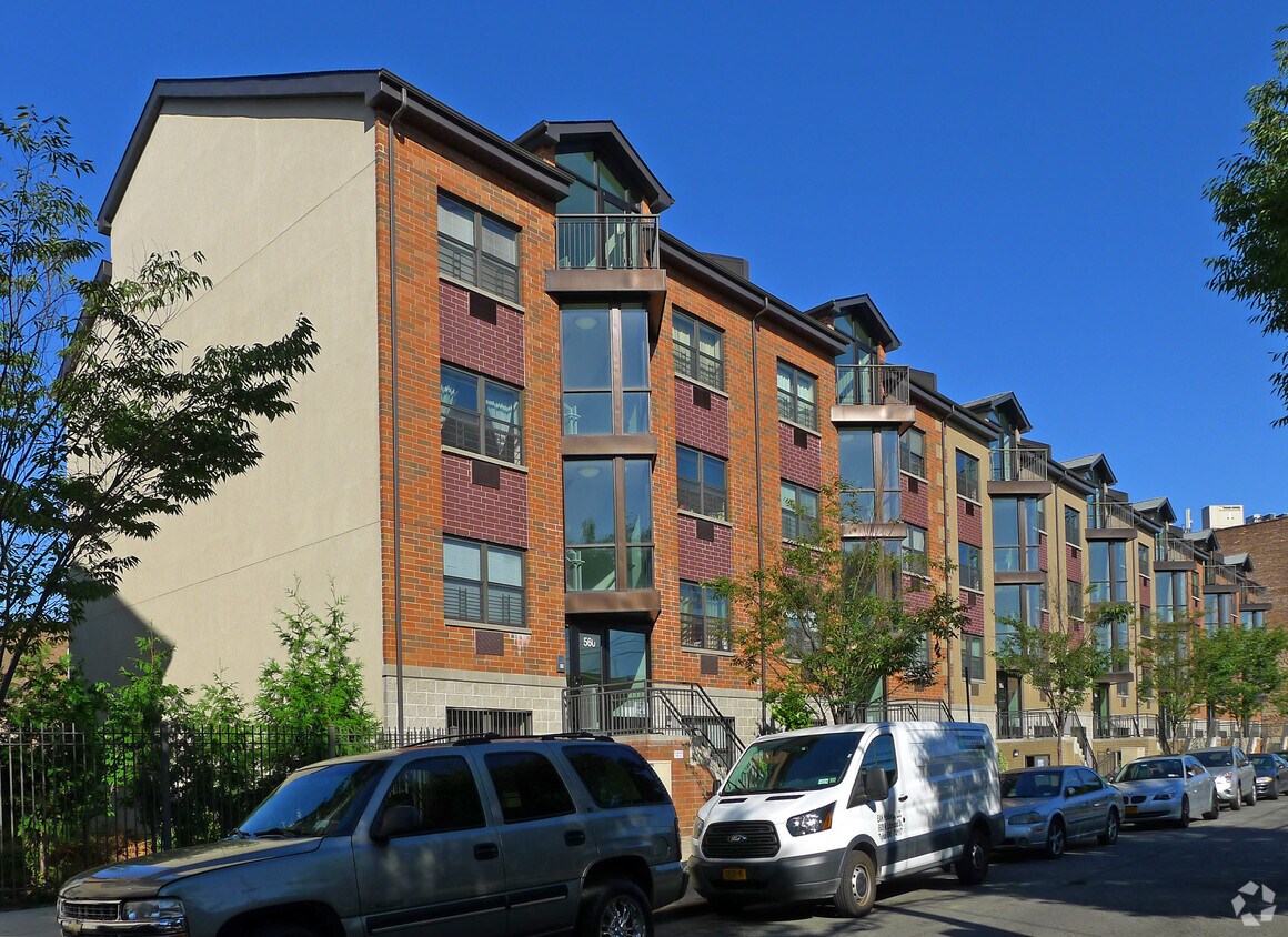 Primary Photo - 550 Watkins Street