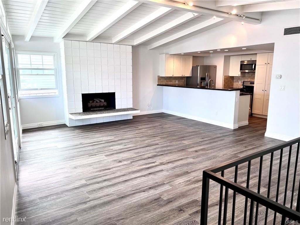 Primary Photo - 4 br, 2 bath Duplex - 207 Ruby Ave # A