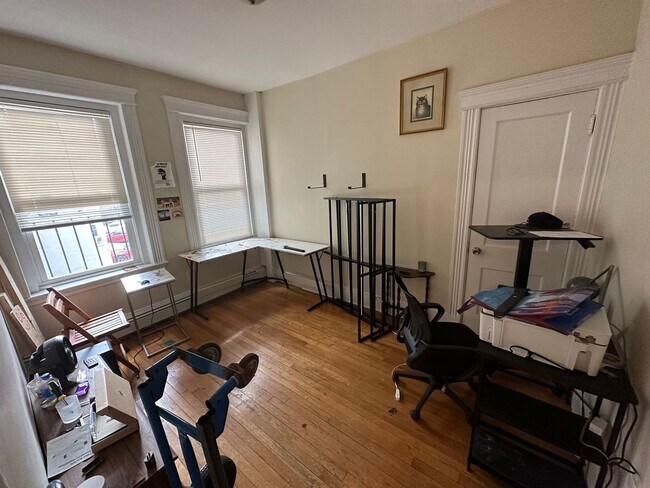 Building Photo - Large Unit in Allston, Steps from the T Stop, Heat, Hot Water Included, Eat-in Kitchen. Laundry o...