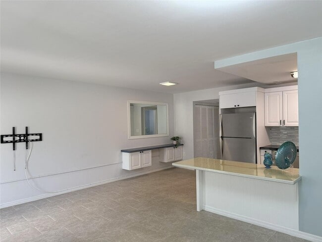 Building Photo - 28 Ventnor Dr