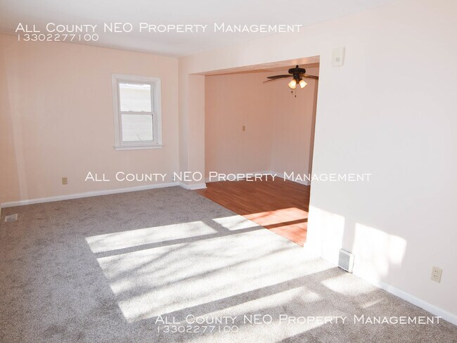Building Photo - 821 Minota Ave