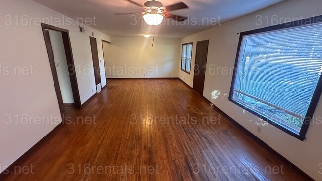 Building Photo - $775 - 1 bed 1 bath - Duplex