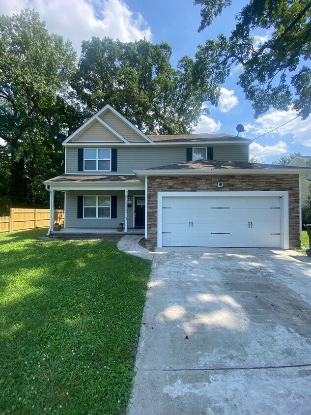 Primary Photo - Stunning 4 Bedroom Home Located near Littl...