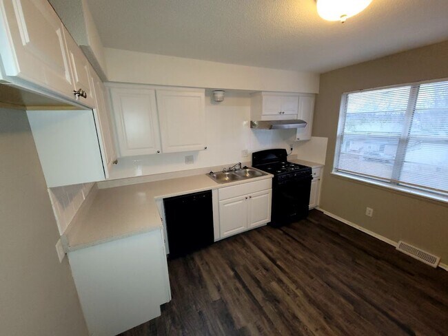 Foto del edificio - 5040-5042 N Topping Duplex