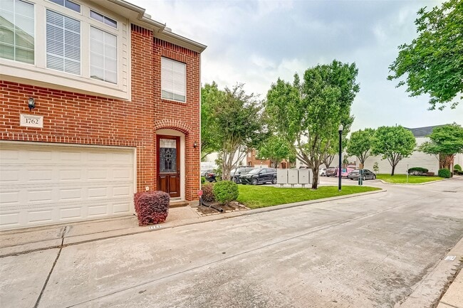 Building Photo - 1772 Aden Dr