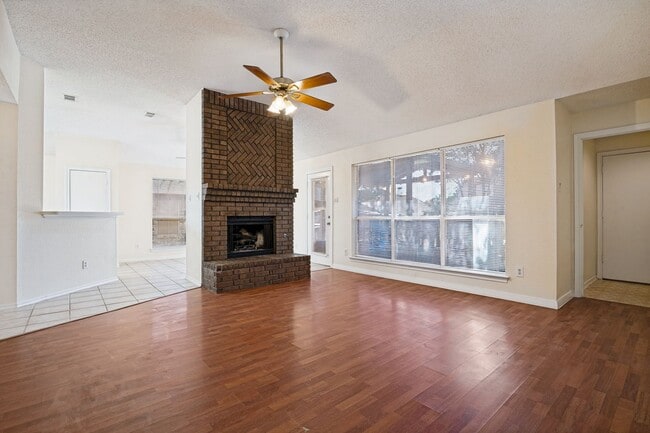 Building Photo - 2230 Cedarwood Dr