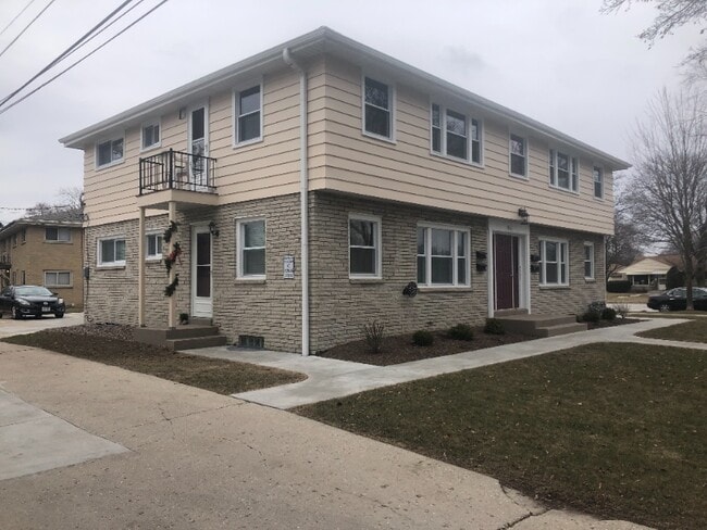 Building Photo - 7421 W Fernwood Cir