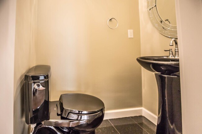 Foto del edificio - 327 1/2 N. Stanley Ave.-