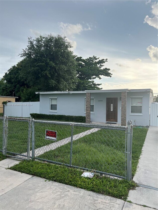 Foto principal - 15910 NW 21st Ave