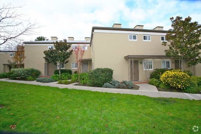 Building Photo - Hillsdale Garden