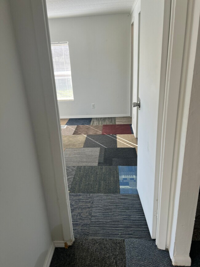 Foto del edificio - 2063 Laurel Ln
