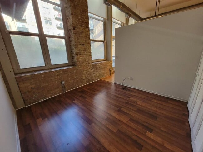 Building Photo - 417 S Jefferson St