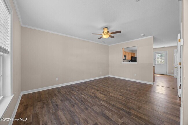 Foto del edificio - 911 Springwood Dr