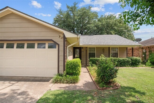 Building Photo - 2526 Downs Cir