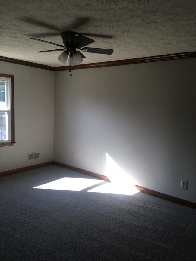 Building Photo - 4 bedroom in louisville KY 40299