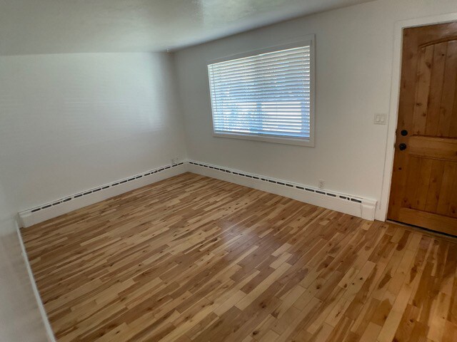 Building Photo - 729 E Warm Springs Ave