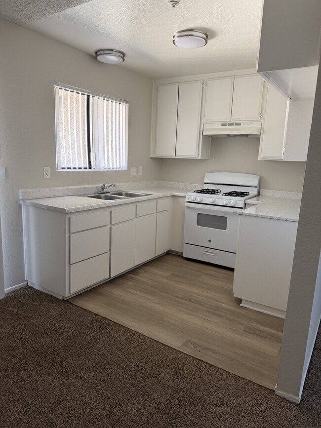 Building Photo - Las Palmas Apartments