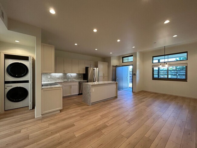 Building Photo - Welcome to Lafayette Penthouse Living! Special Holiday Promotion - 2 weeks of FREE RENT!!!!!