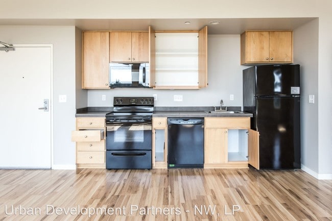 Building Photo - 8117 N Edison St