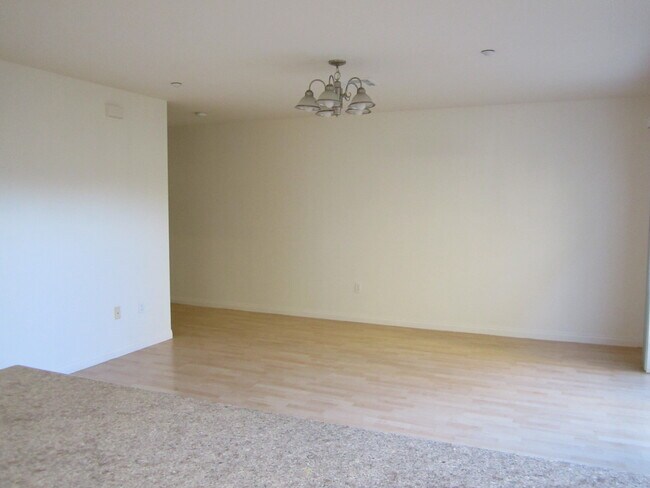 Building Photo - 122 N Avenue 23