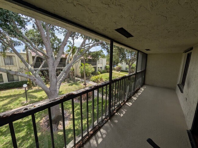 Foto del edificio - Spacious 2BR Retreat Near Beaches & Dining