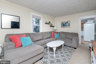 Building Photo - 10 E Linden Ave