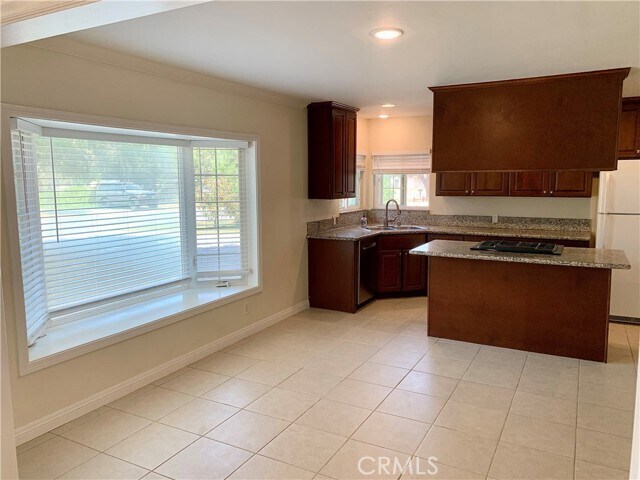 Foto del edificio - 673 Grove Hill Dr