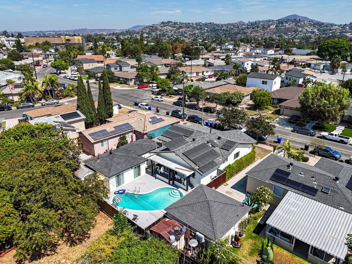 Foto principal - 4946-4948 63rd Street