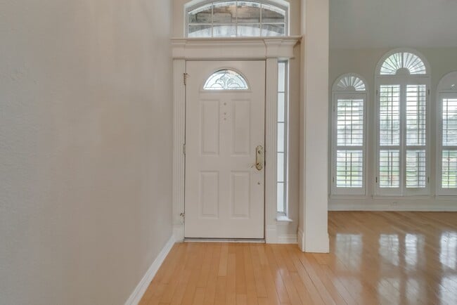 Photo - Beautiful 3-2 on unbelievable corner lot w... Apartment