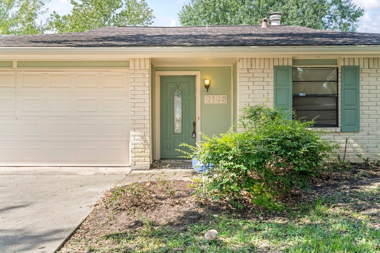 Primary Photo - 2126 Turtle Creek Dr