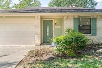 Building Photo - 2126 Turtle Creek Dr