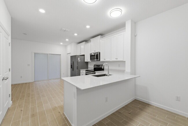 Building Photo - Available Now | Move-In Ready Rental in Prime SW Ocala Location