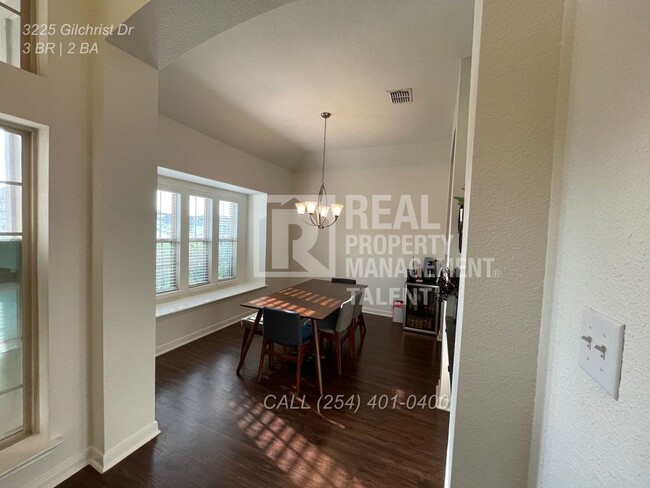 Building Photo - **COMING SOON** Charming 3/2 bedroom home ...