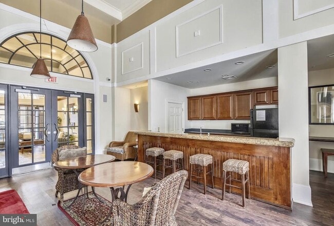 Building Photo - 2465 Army Navy Dr