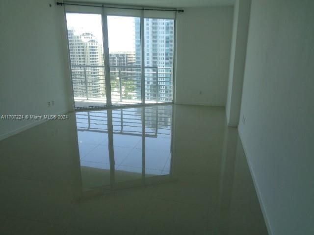 Foto del edificio - 325 S Biscayne Blvd