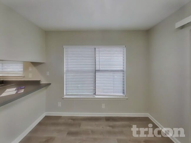 Foto del edificio - 7927 Wayside Trail