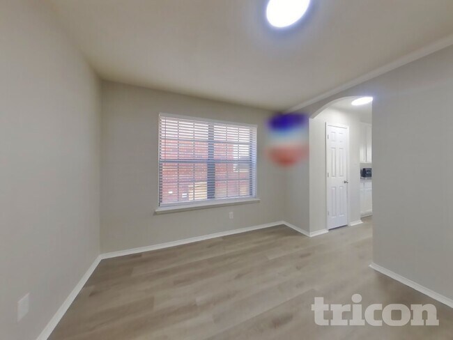 Foto del edificio - 5033 Meridian Ln